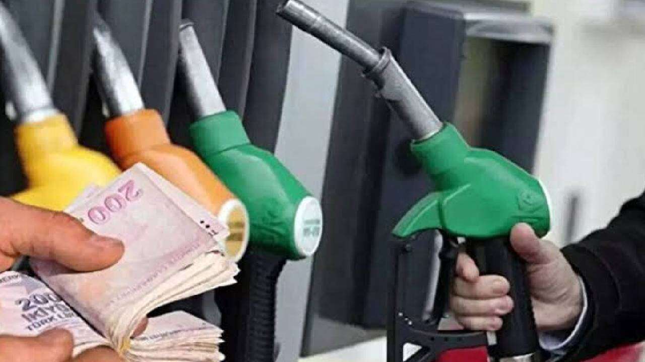 Sürücülere son dakika müjdesi! Bu gece akaryakıta gelecek olan çifte zam iptal mi edildi? İşte arka plandaki ÖTV detayı 4